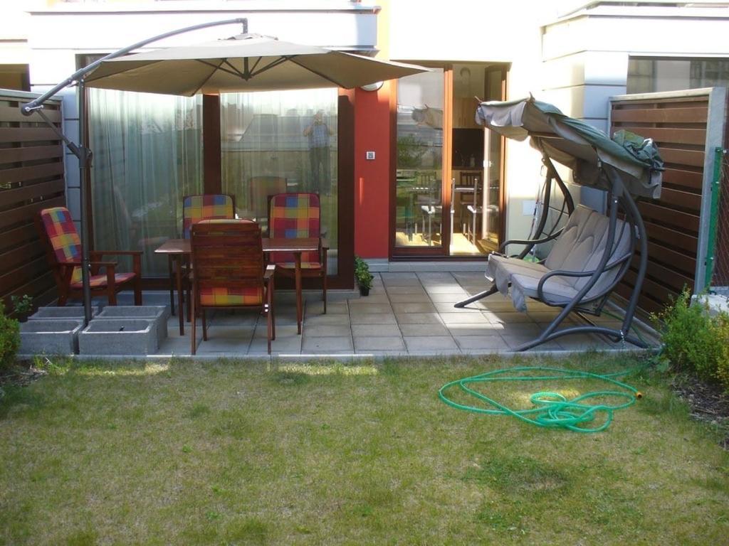 Garden Apartment With Garage In Central Прага Екстер'єр фото