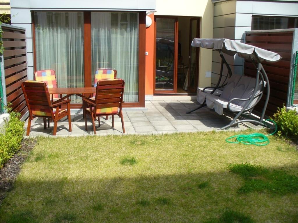 Garden Apartment With Garage In Central Прага Екстер'єр фото