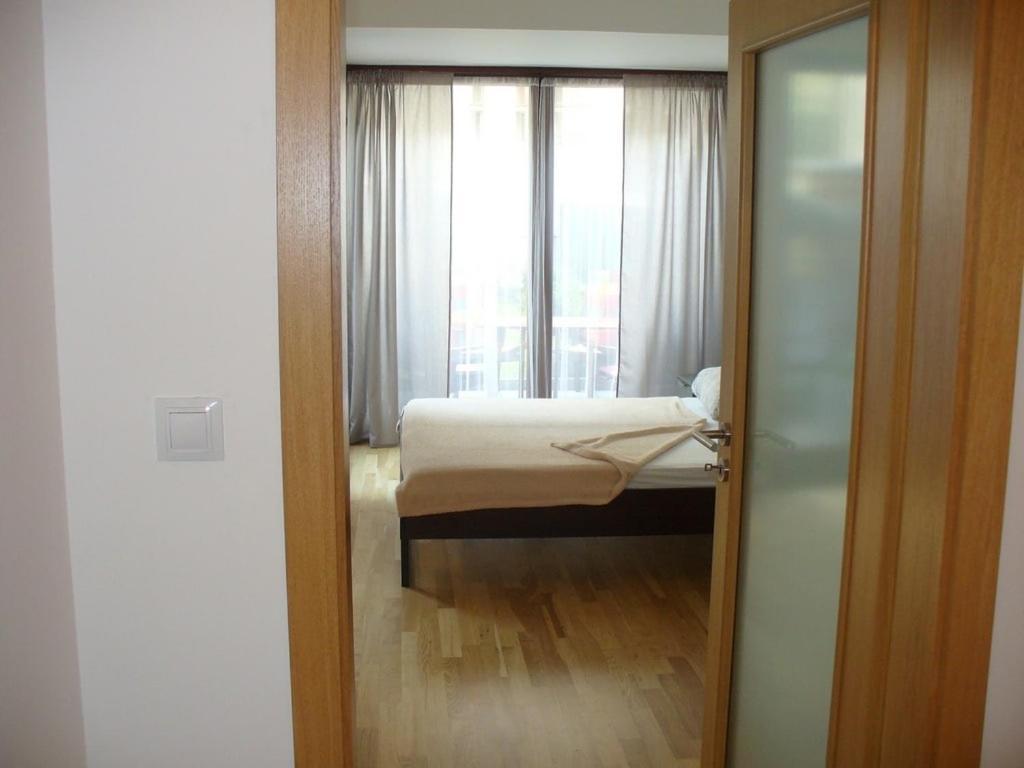 Garden Apartment With Garage In Central Прага Екстер'єр фото