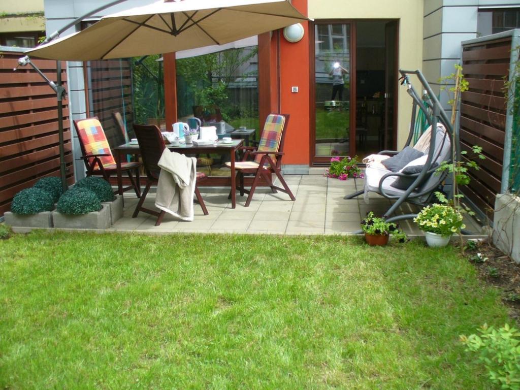 Garden Apartment With Garage In Central Прага Екстер'єр фото